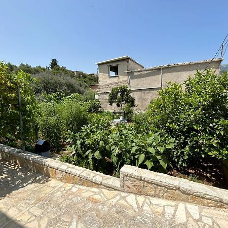 Garden Holiday Studios Himare Esterno foto
