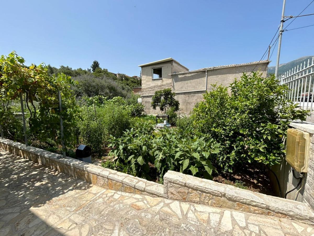 Garden Holiday Studios Himare Esterno foto